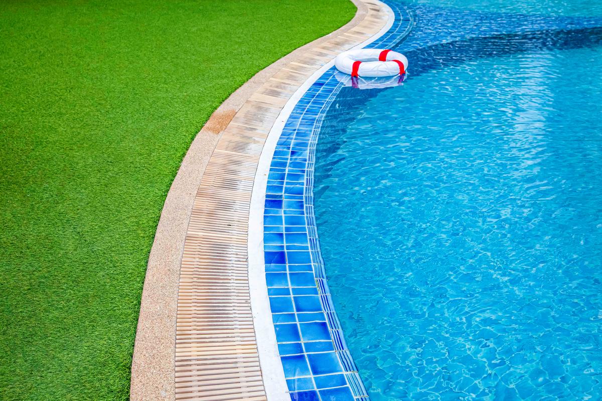 How Artificial Grass Helps You Conserve Water: A Comprehensive Guide